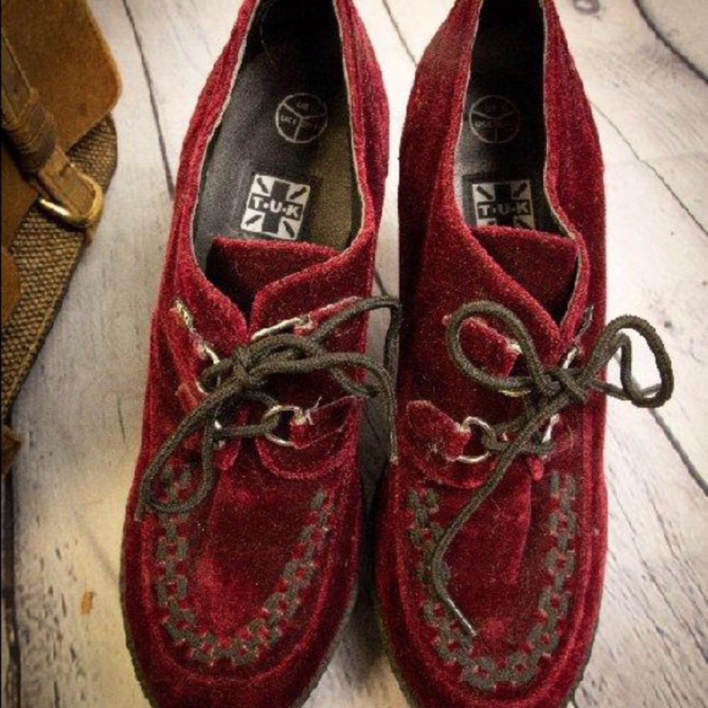 Tuk Velvet Wedges